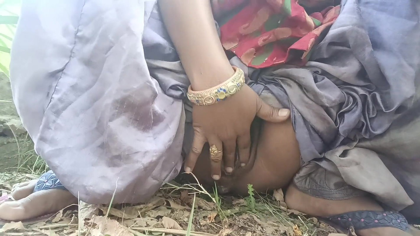 Finger chudai se Nikal Gaya bhabhi ka peshab
