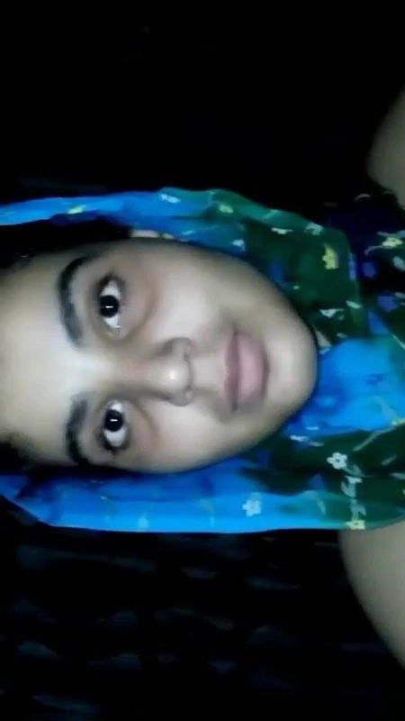 Desi cutie showing boobs and pussy