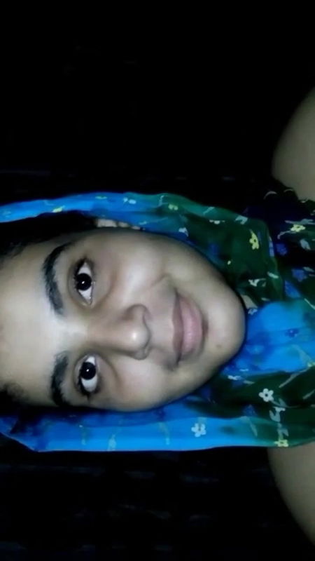 Desi cutie showing boobs and pussy