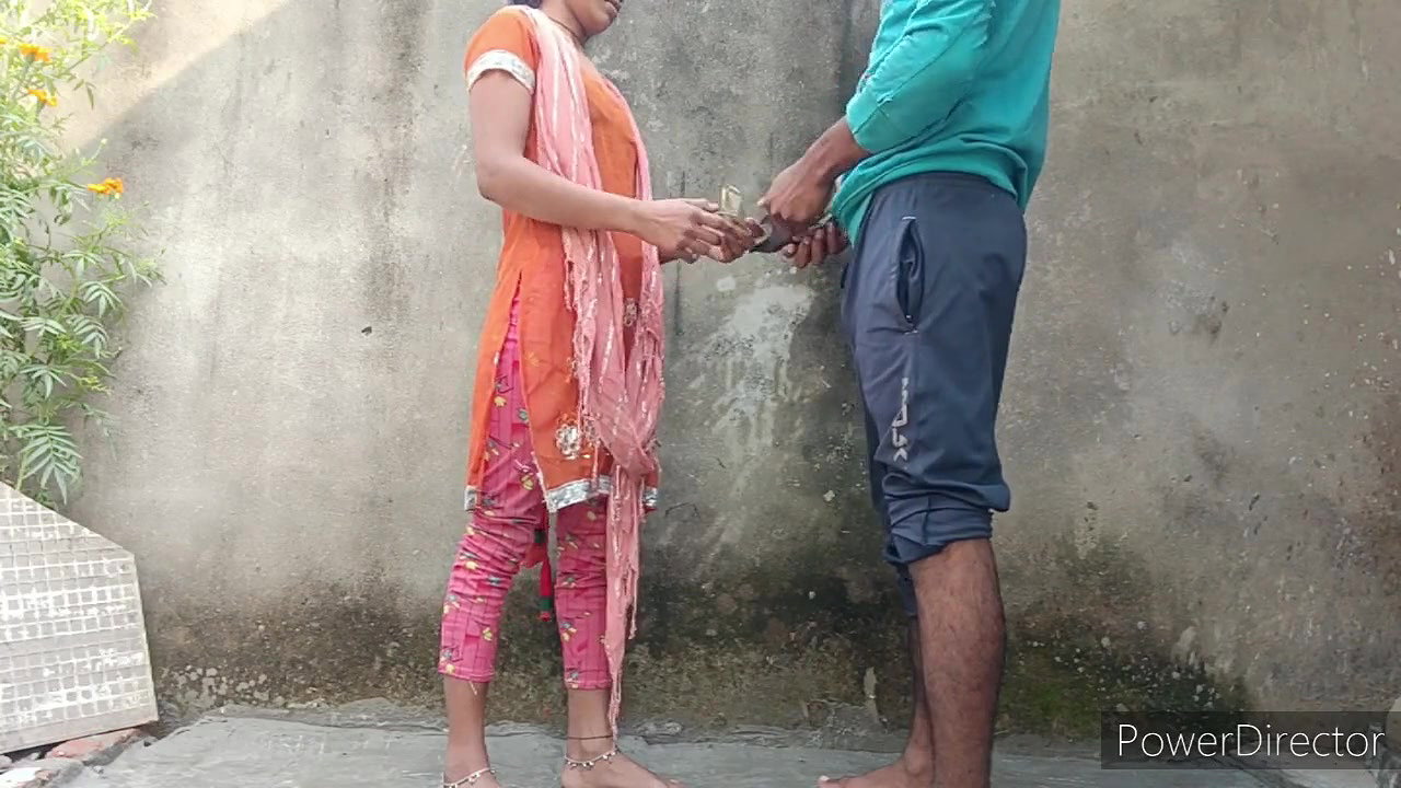 18 year old Indian Desi village girl outdoor hard fucking video