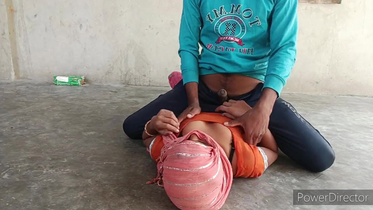 18 year old Indian Desi village girl outdoor hard fucking video