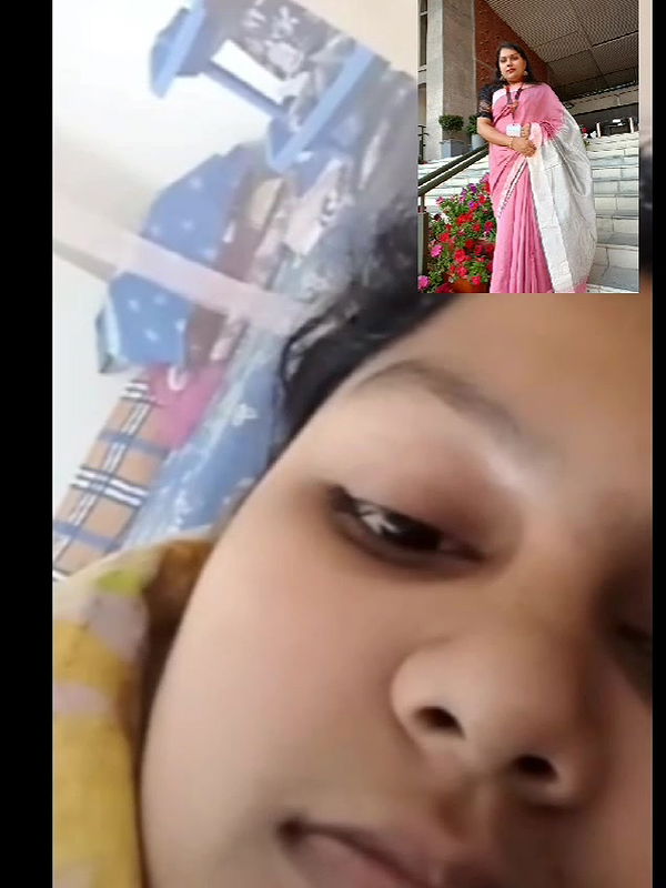 Horny Babe Showing Her Boobs And Pussy