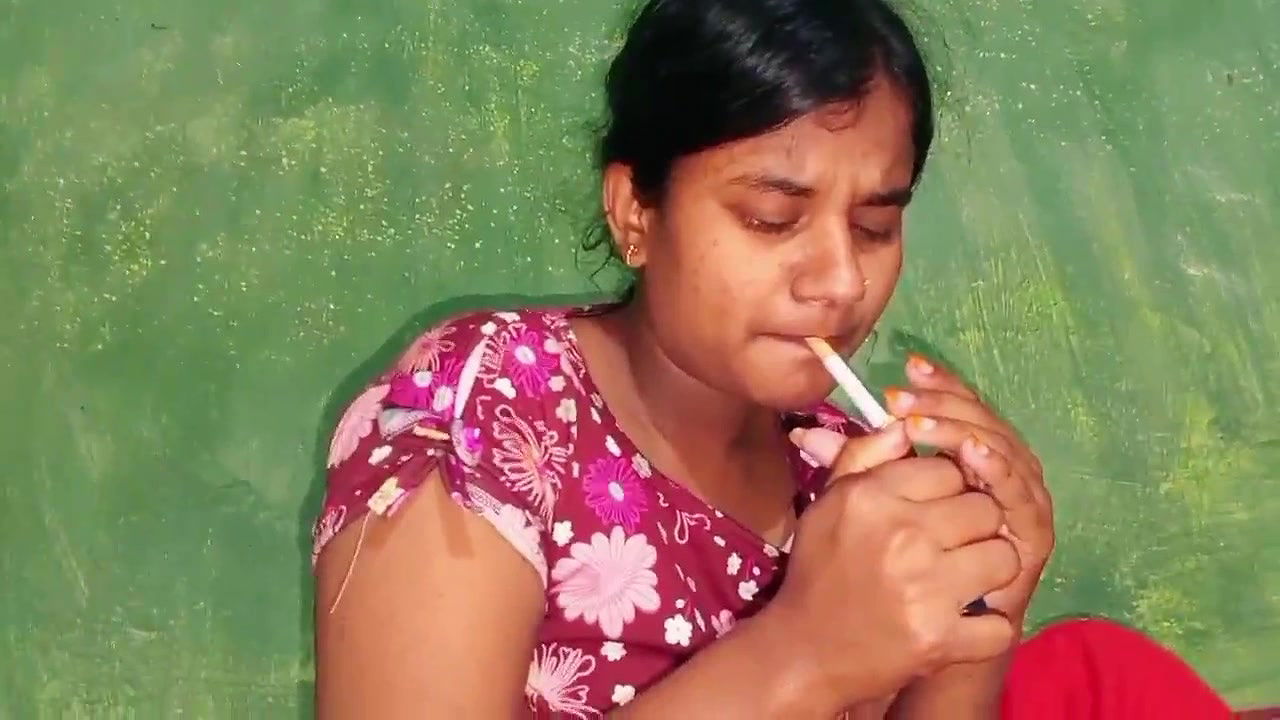 Sexy Desi Girlfriend Sucked Dick with Cigarette for Fun