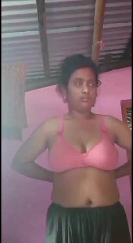Horny Bhabi Fingering 2Clip