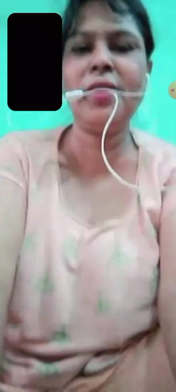 Horny Milf Showing