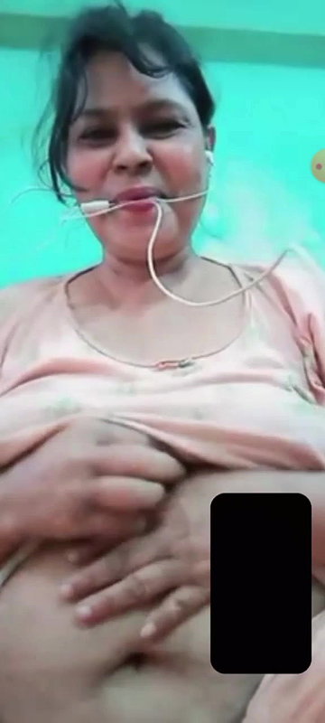 Horny Milf Showing