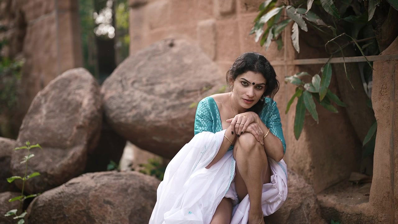 Resmi Nair – Streaming in White Saree Full