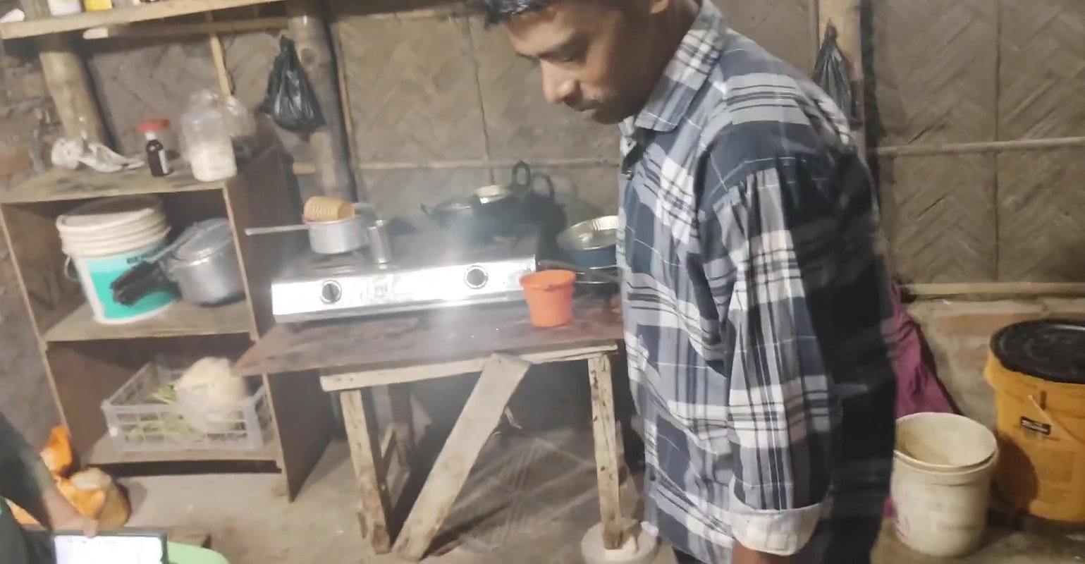 Hot girls sex in home