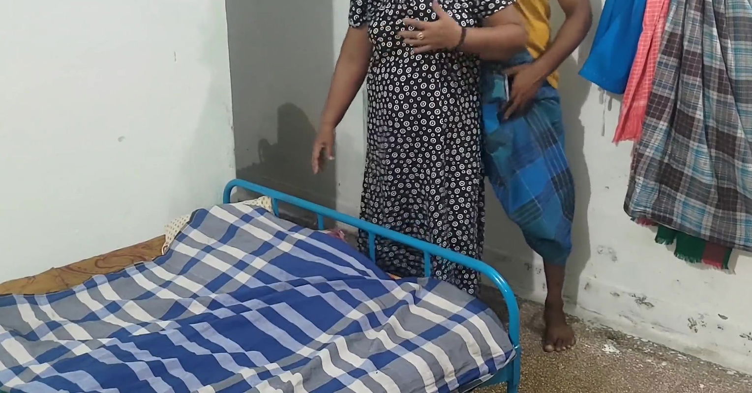 I inserted my big cock into Aunty’s hairy pussy