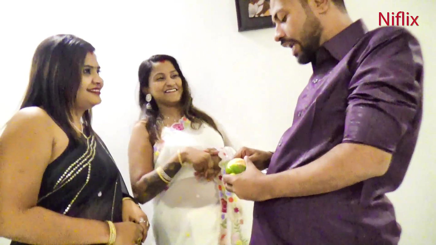 A man fucked his neighbour two desi housewives together in their house