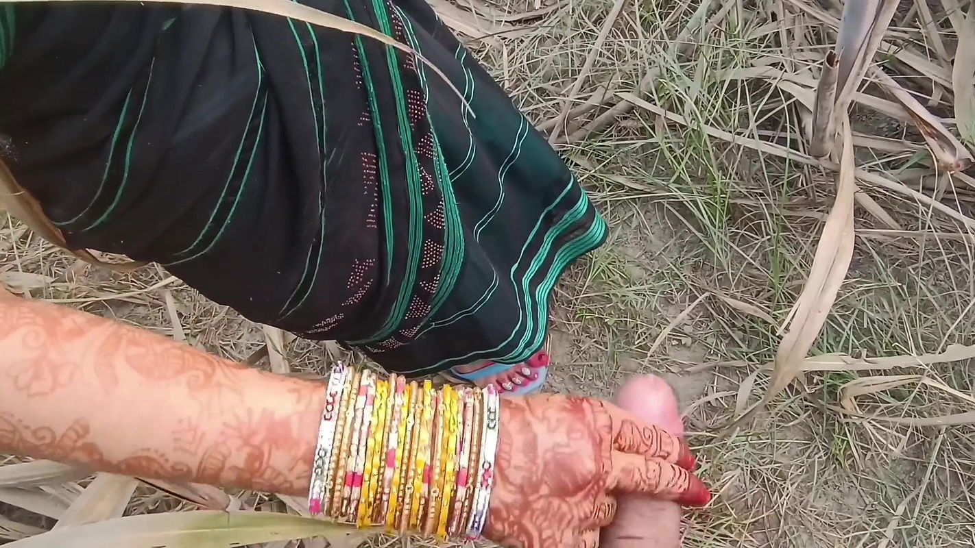 Indian Desi Village outdoor New Indian outdoor public porn with pissing