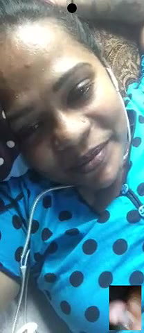 Bhabhi satisfying to lover on video call