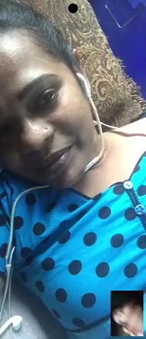 Bhabhi satisfying to lover on video call