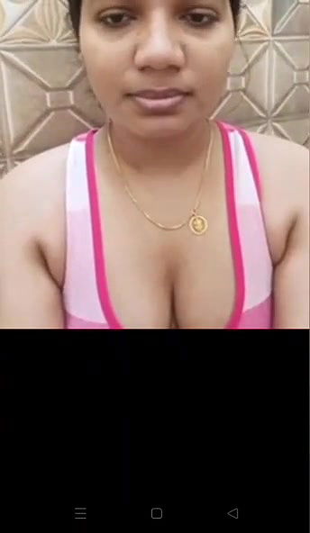 Bhabhi Shows Her Boobs