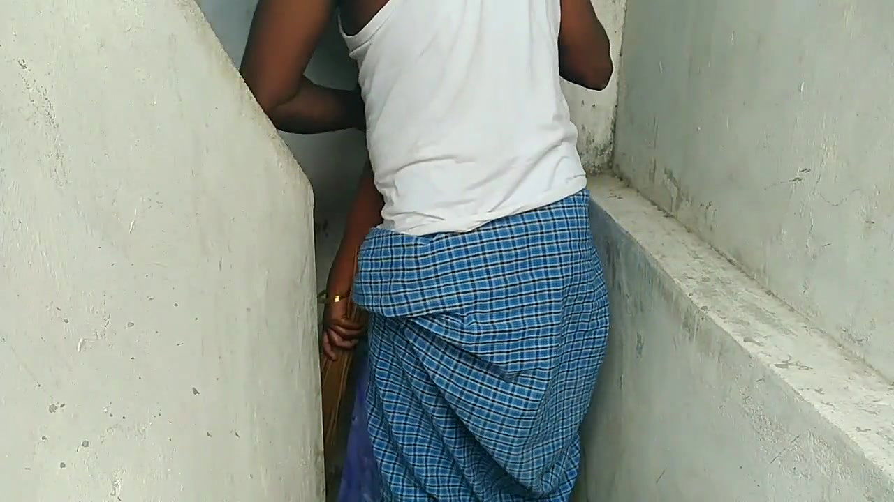 Aunty with Boy Motor Pumb Set Room in Sex