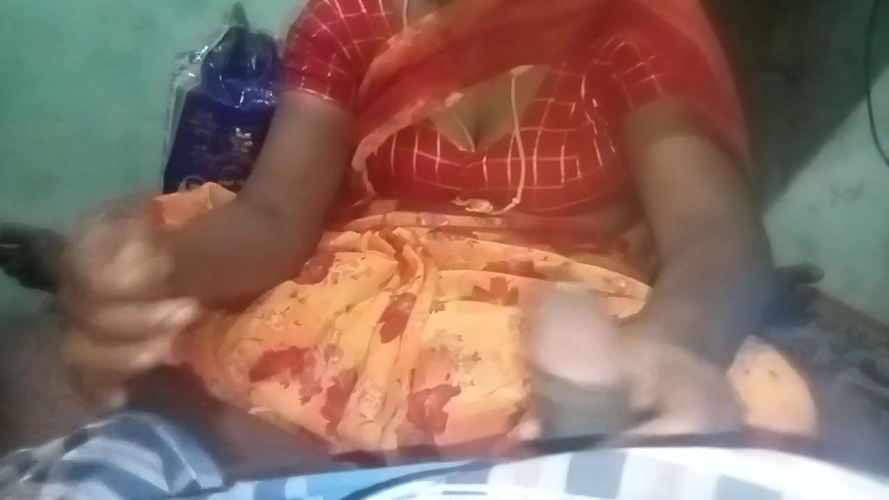 Desi Aunty Handjob in Hotal Room