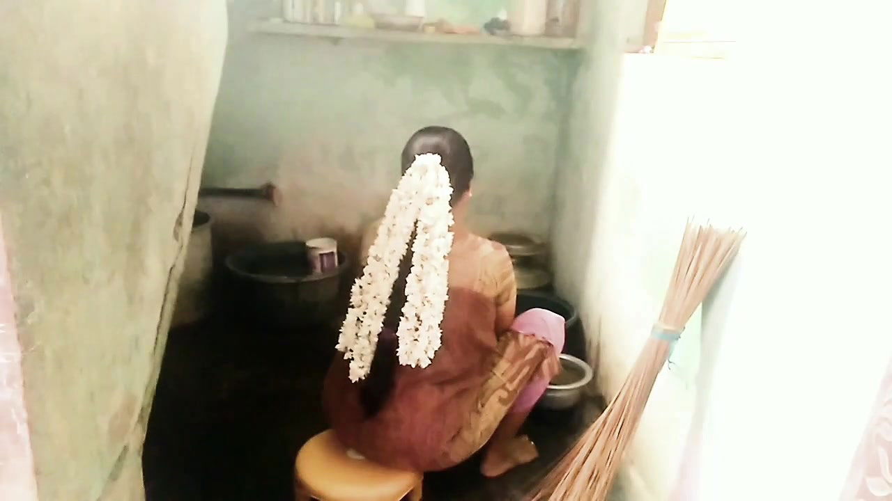 Desi Aunty When Cleaning Dishes Blowjob