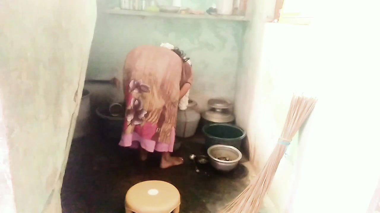 Desi Aunty When Cleaning Dishes Blowjob
