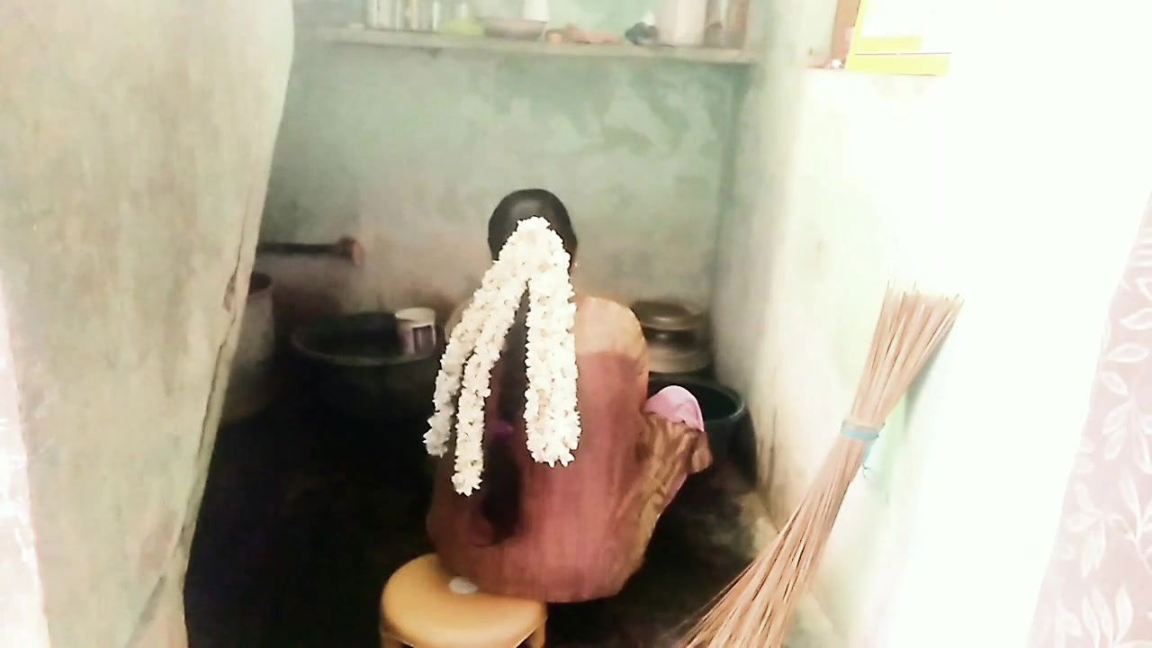 Desi Aunty When Cleaning Dishes Blowjob