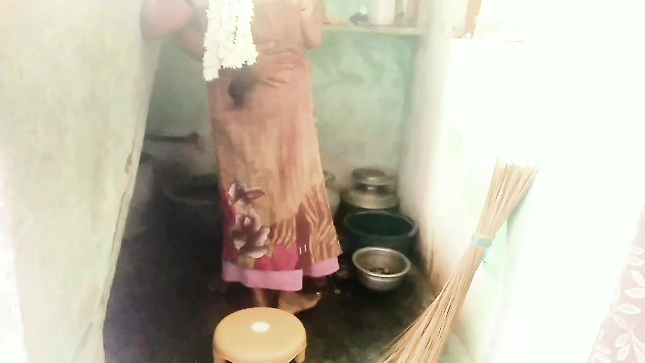 Desi Aunty When Cleaning Dishes Blowjob