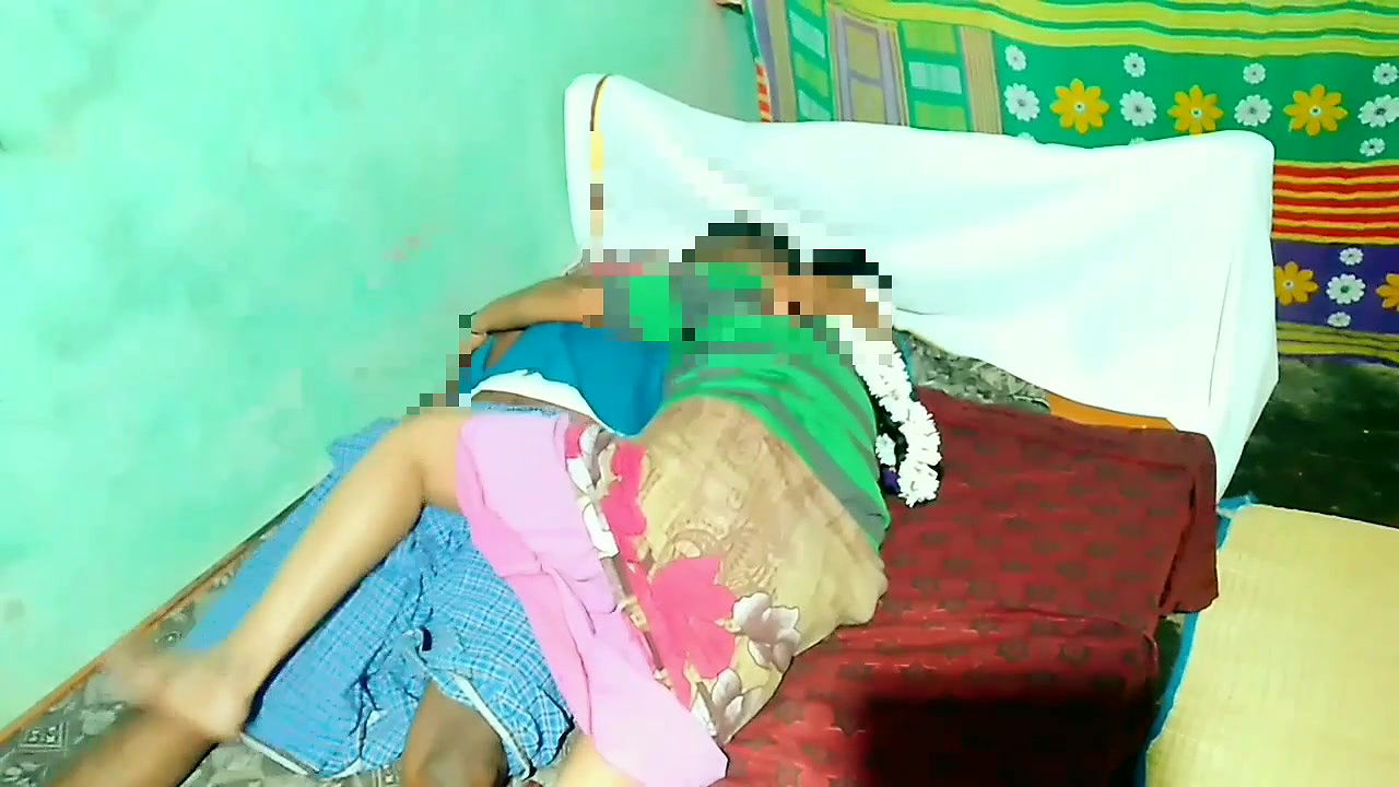 Desi Tamil Aunty Goes to Boyfriend’s House and Has Sex After Knowing That He Is Alone at Home