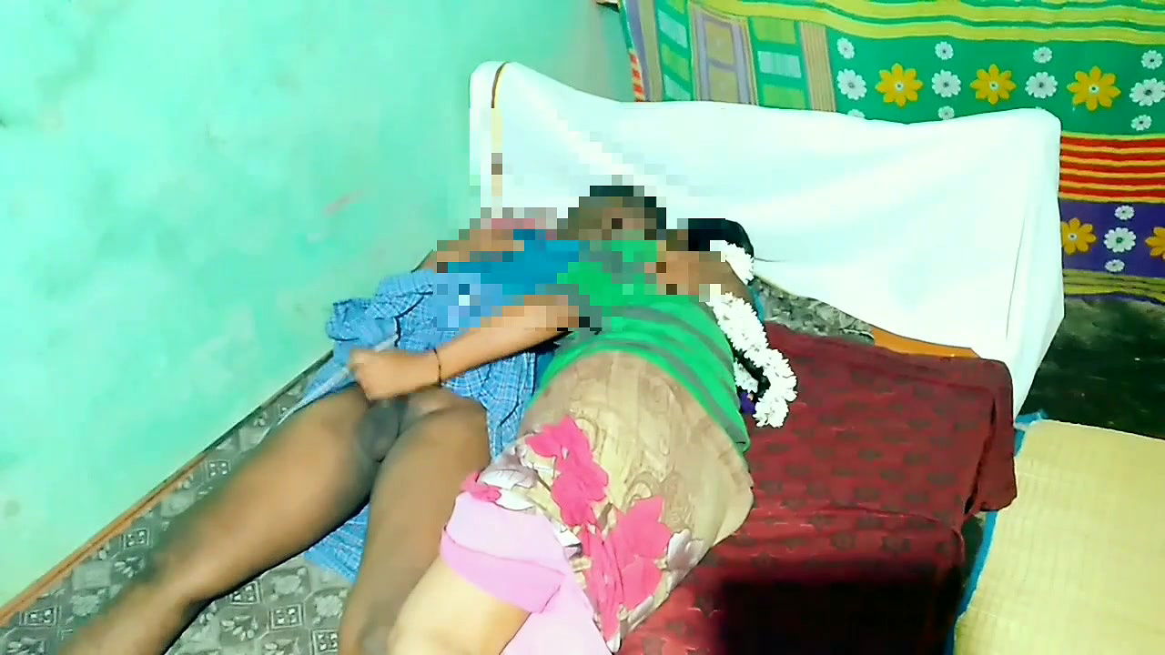 Desi Tamil Aunty Goes to Boyfriend’s House and Has Sex After Knowing That He Is Alone at Home