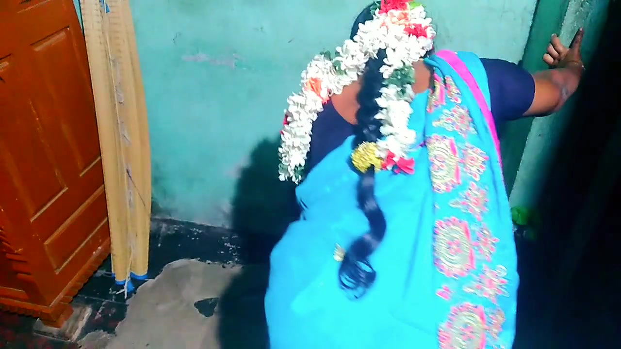 Tamil Aunty House Owner Romance