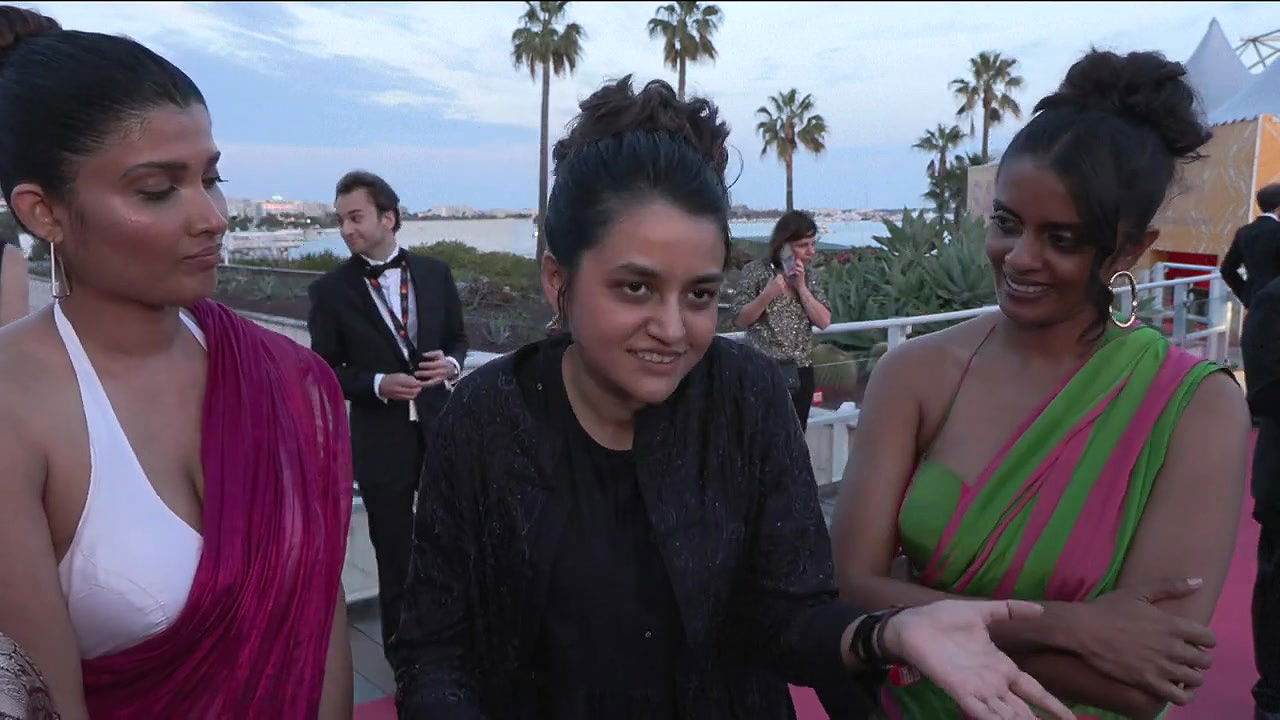 Divya Prabha sexy cleavage in red white saree