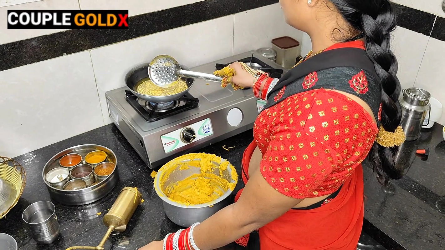 While Komal Was Making Namkeen for Diwali, Brother-in-law Tasted It