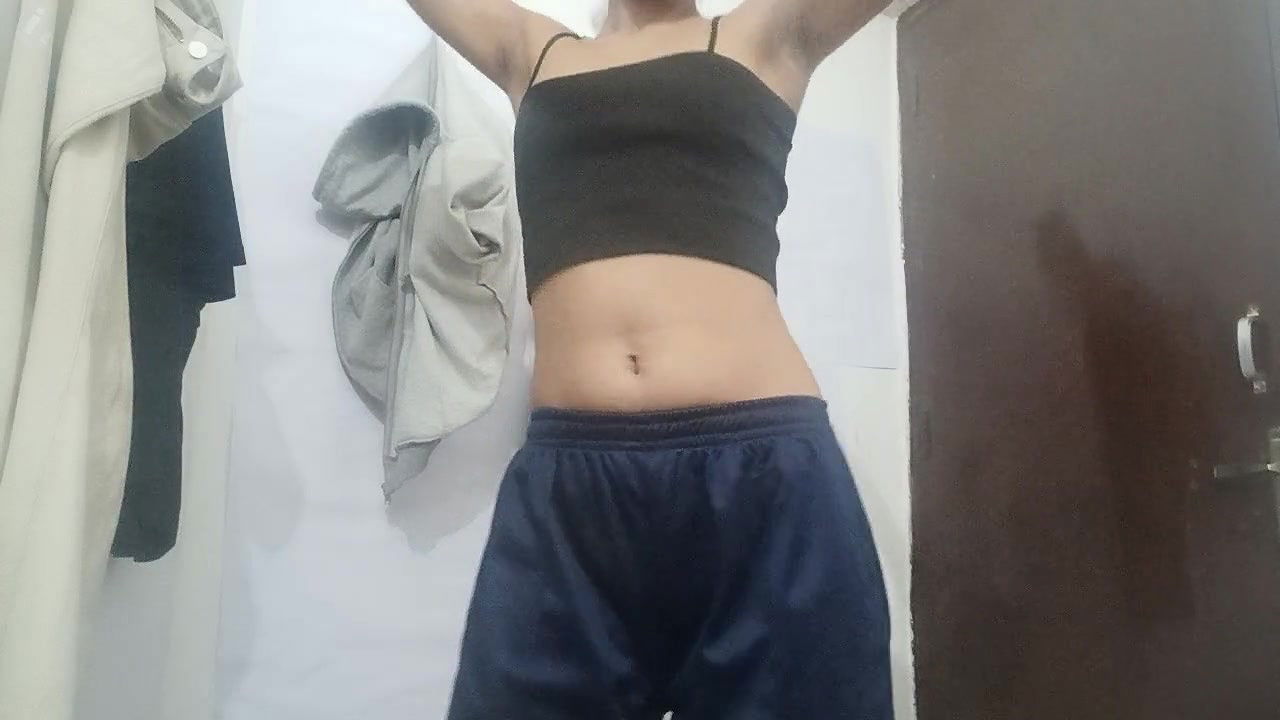 She Decided to Masturbate Her Pussy After College