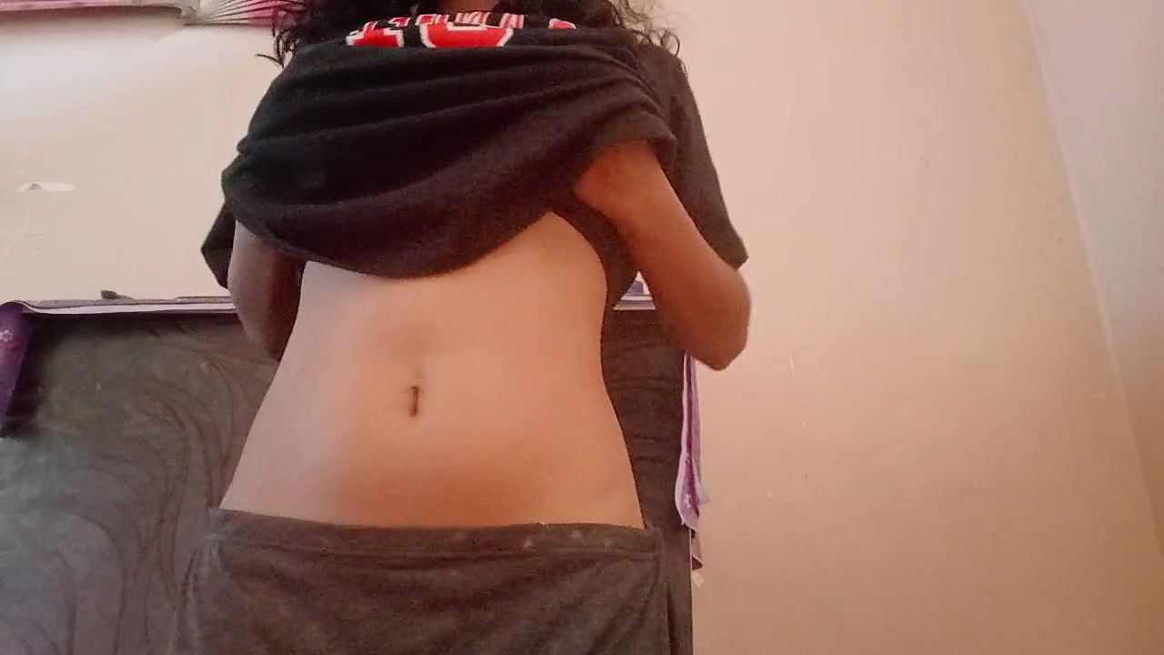 Sexy Bengali Bhabhi Fingers Herself For Neighbour