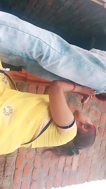 Mummy, I don’t want to take a bath right now, the water is very cold, sit quietly and take a bath here.