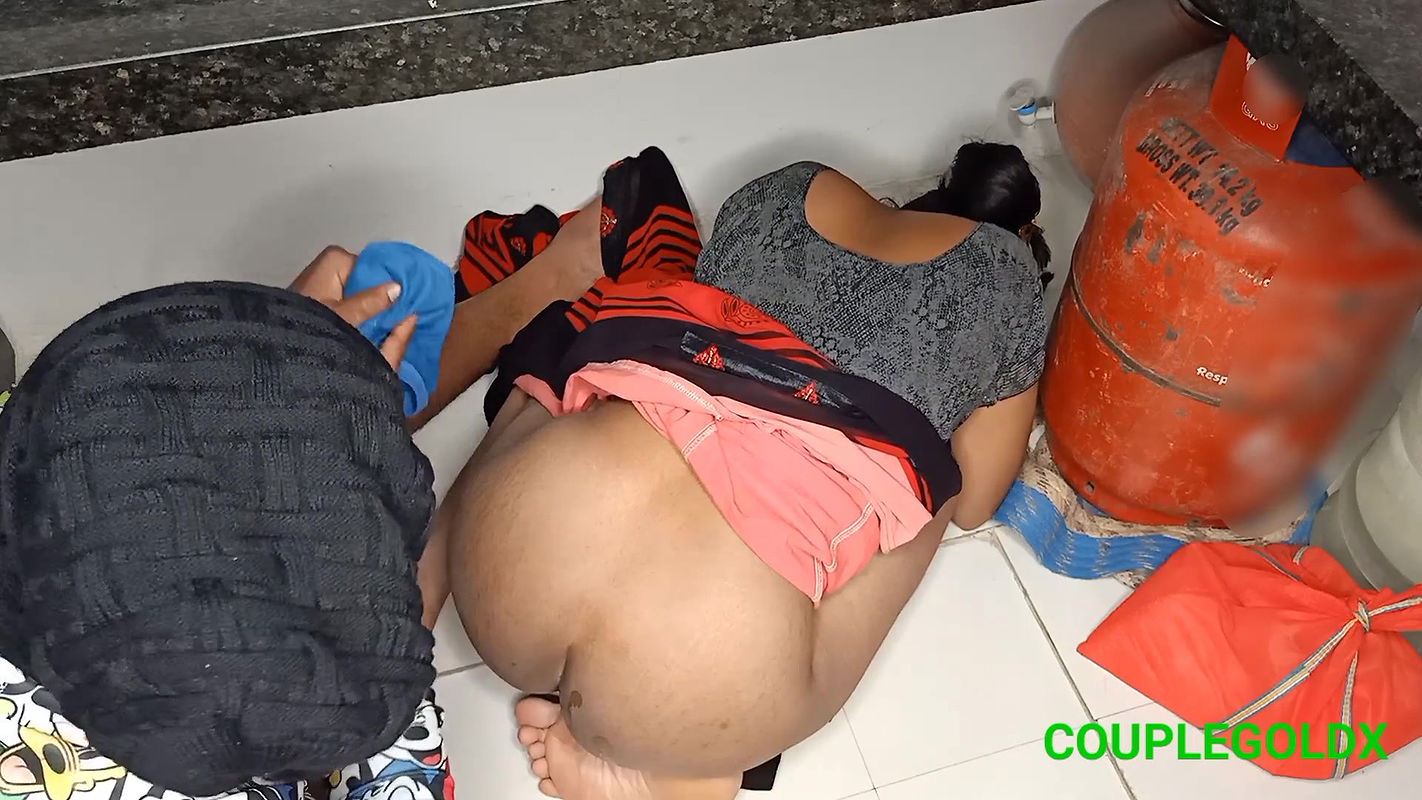 Maid Suri Was Quietly Fucked Under the Kitchen