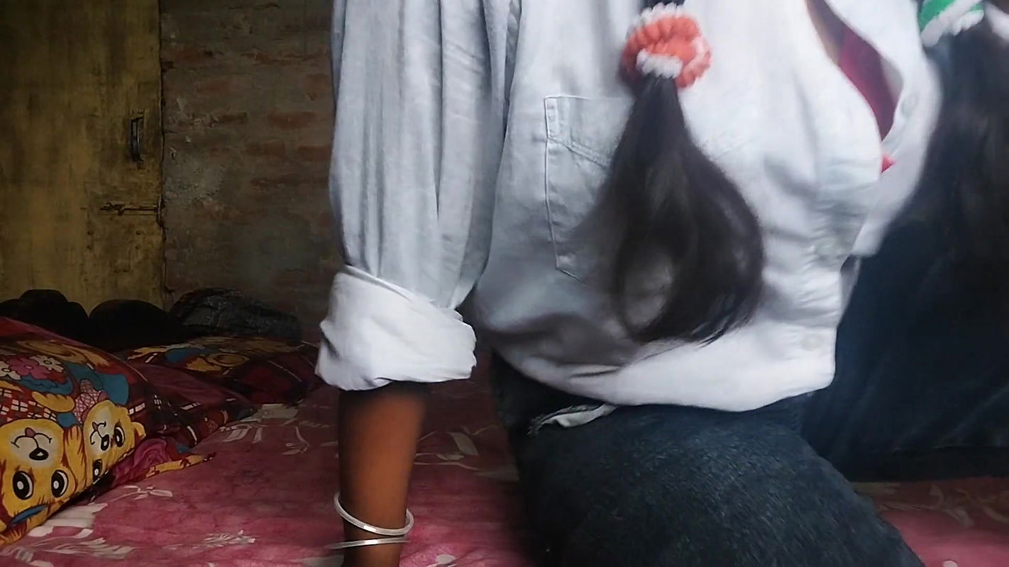 Komal’s Best Friend Gave Her a Beautiful Gift on Her Birthday and She Got Slapped in Return