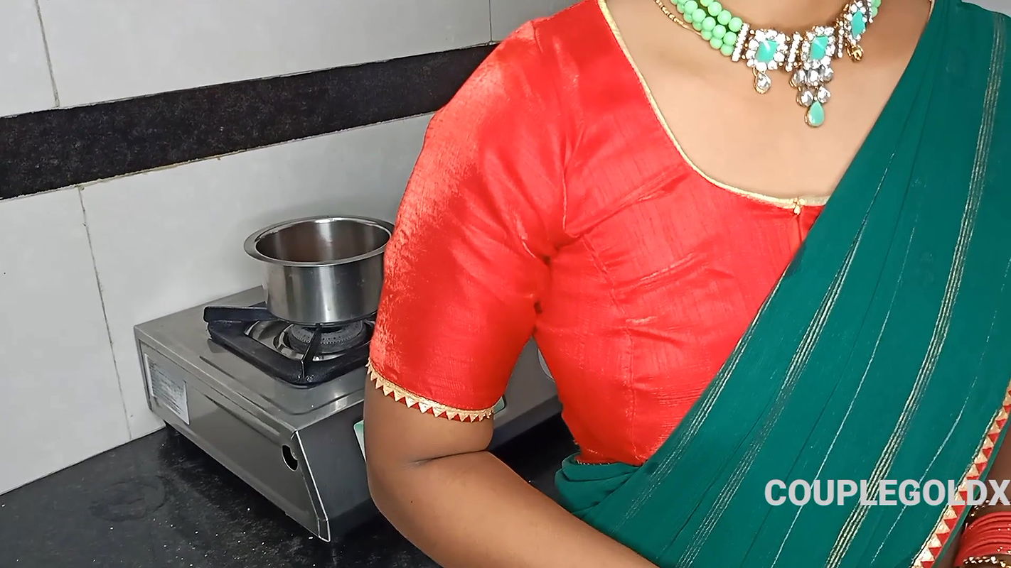 Komal made her milk tea and gave it to her father-in-law