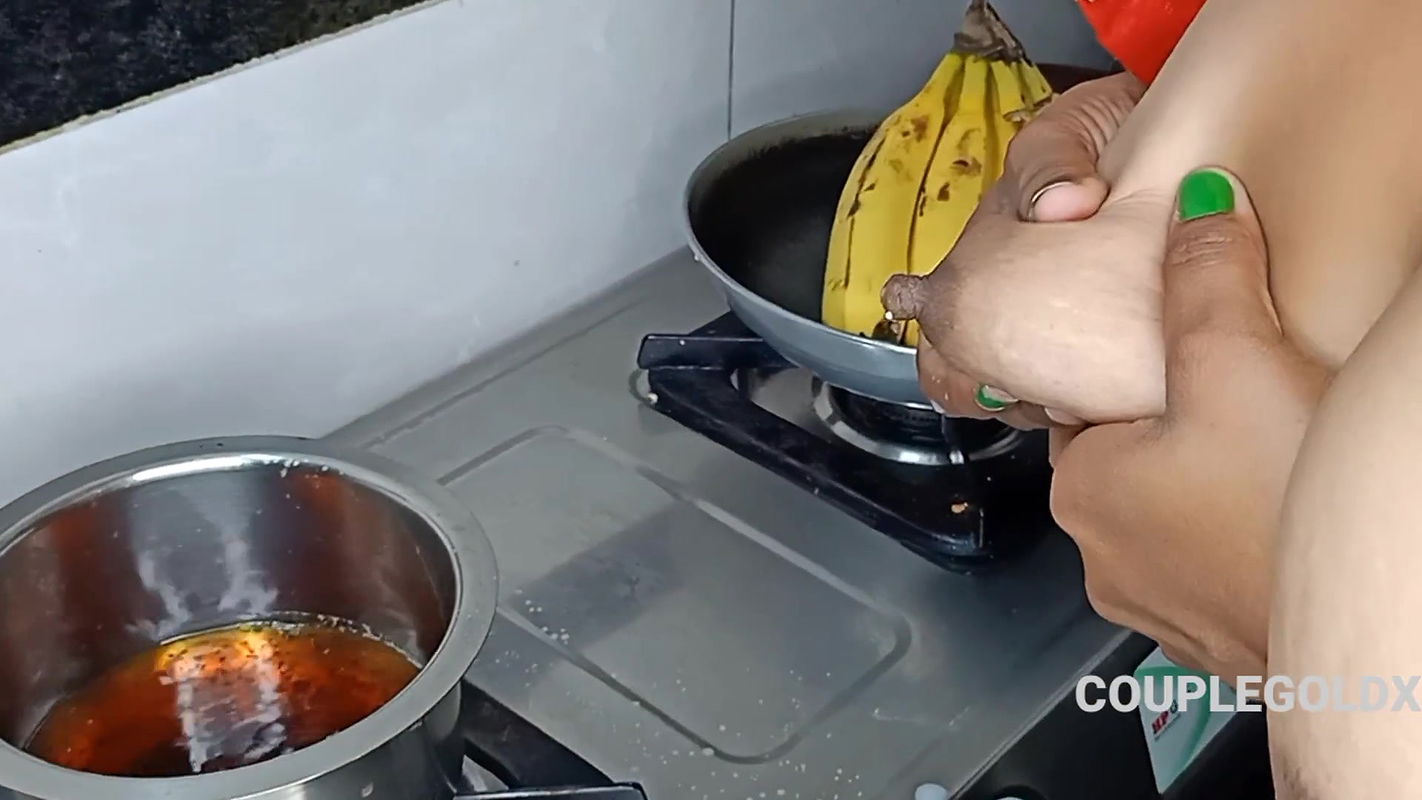 Komal made her milk tea and gave it to her father-in-law