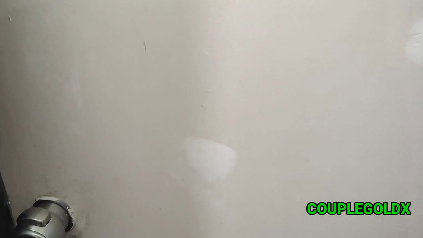 Komal got her hair removed and called Stylish from the salon.