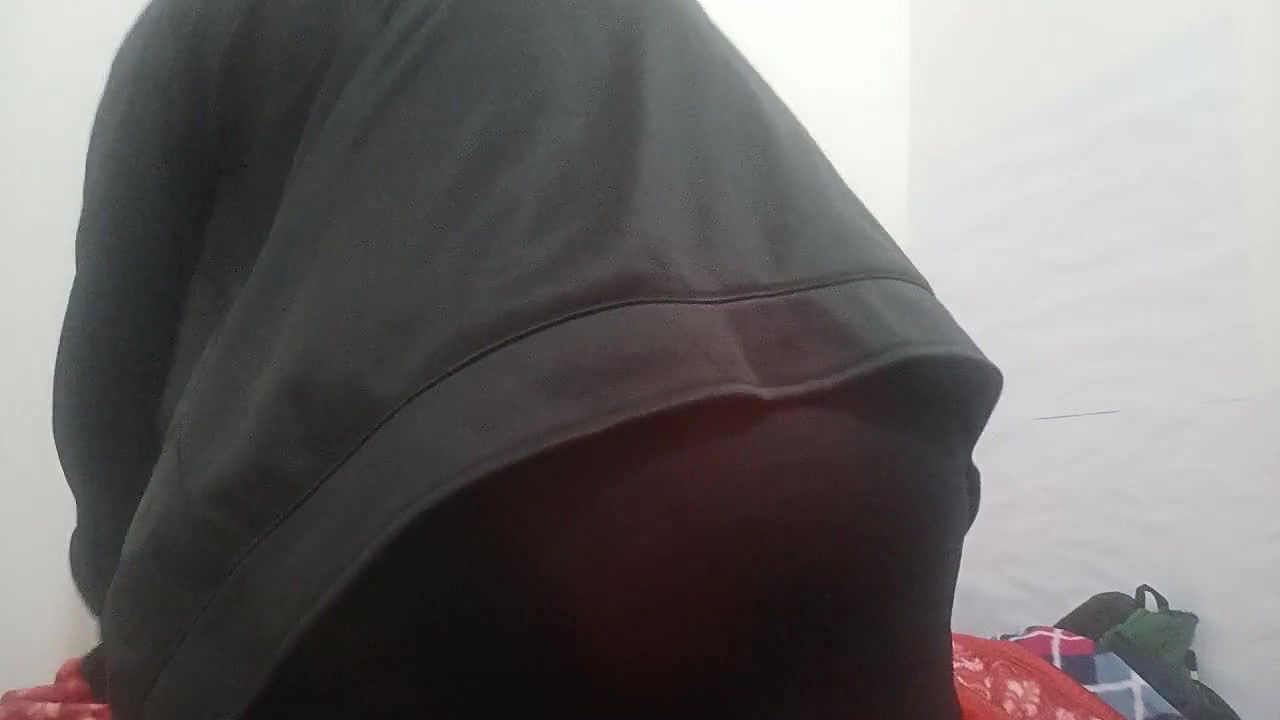 Is anyone looking for a long dick to fuck my wet pussy¿