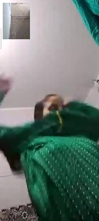 Married Paki Milf Bathing