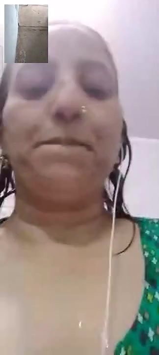 Married Paki Milf Bathing