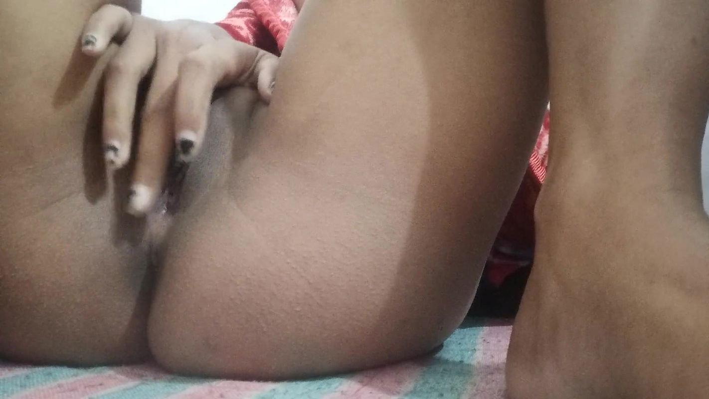 Hot Latina Waking Her Wet Pussy in Front of A Cam