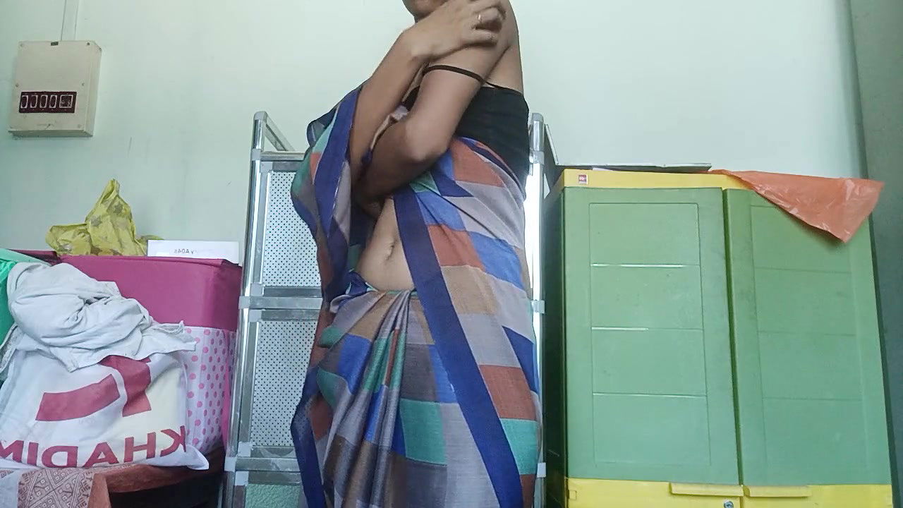 Hot Girl in Saree