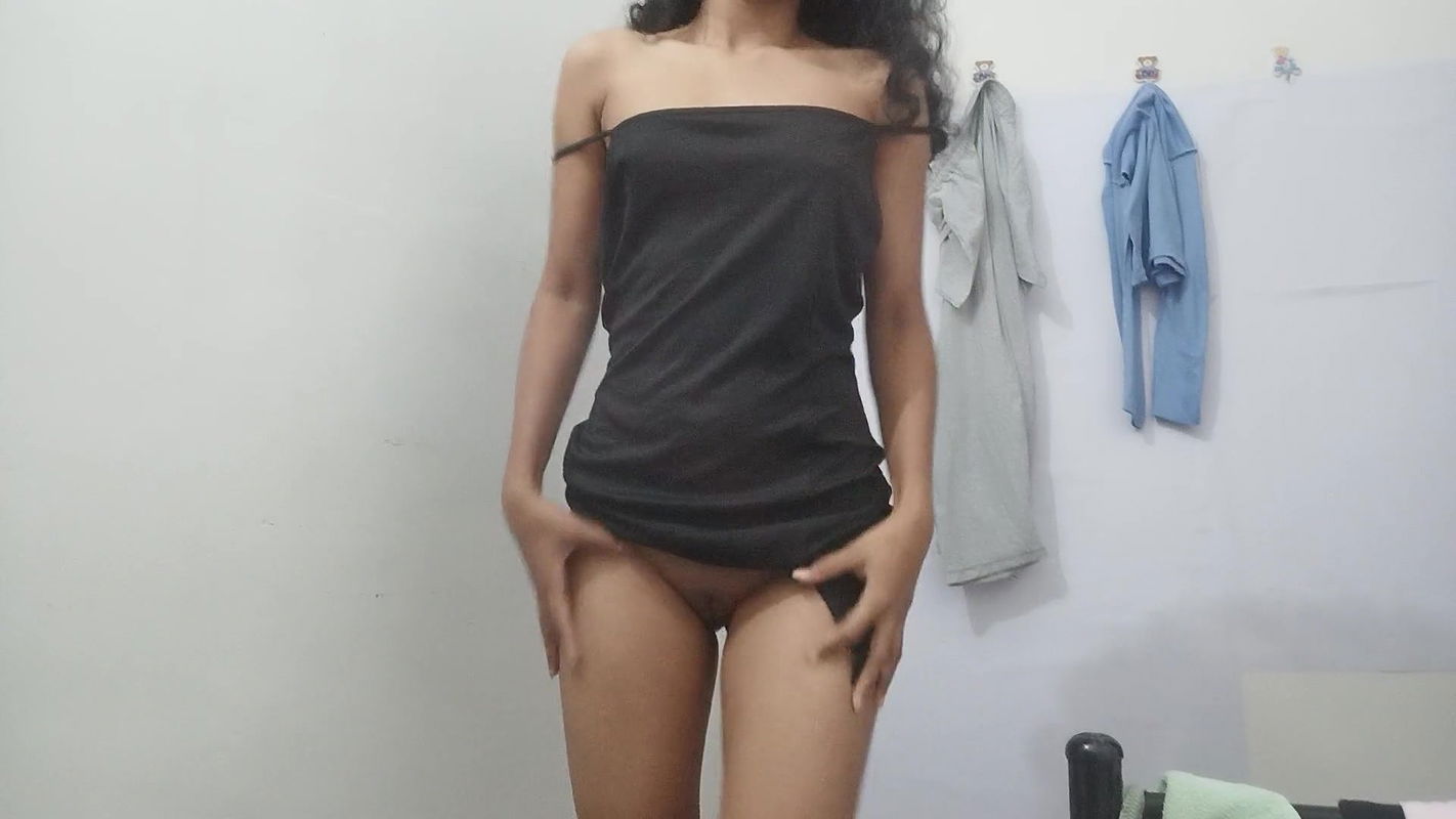 Hot Cute Girl Squirting Fingering and Playing with Her Pussy.