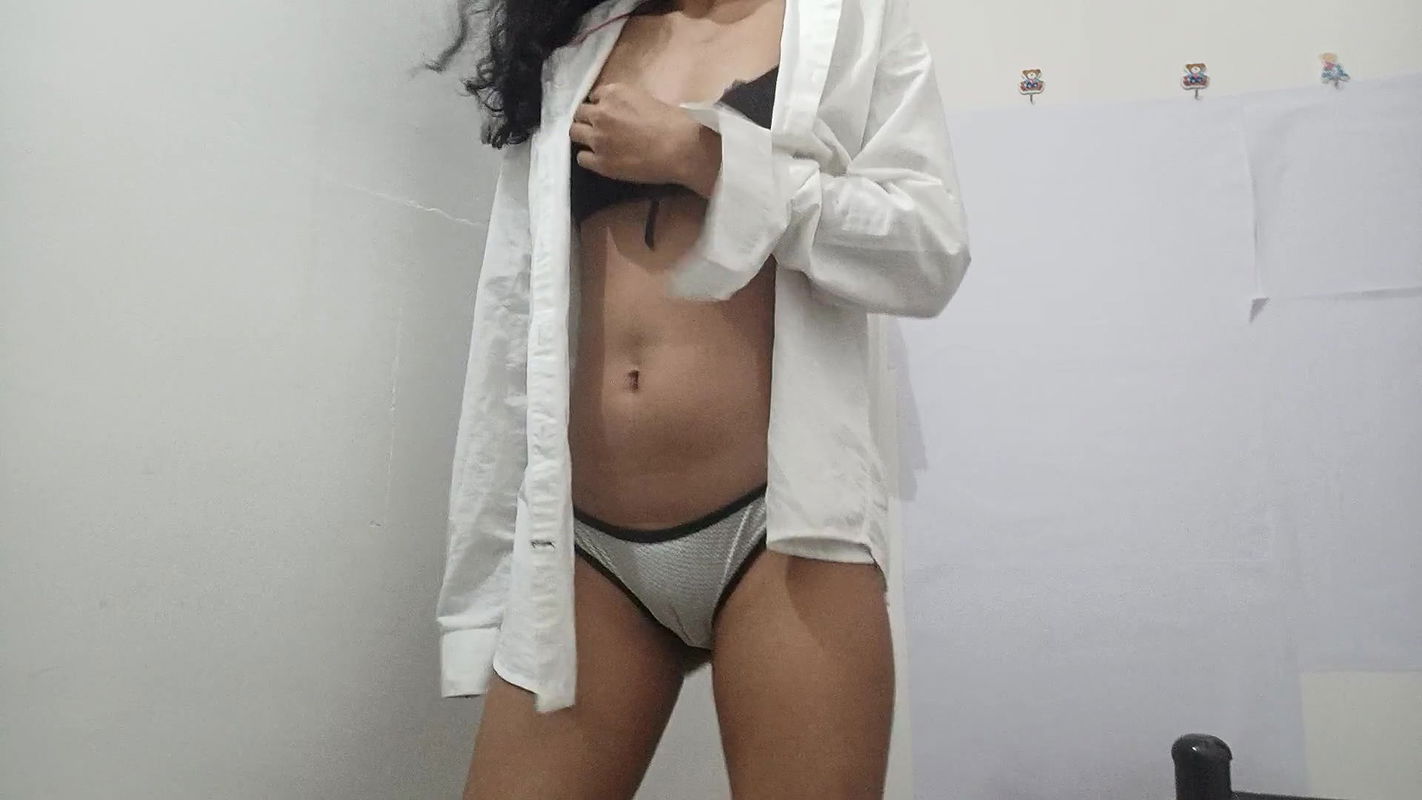 Hot Cute Girl Squinting Fingering and Playing with Her Pussy