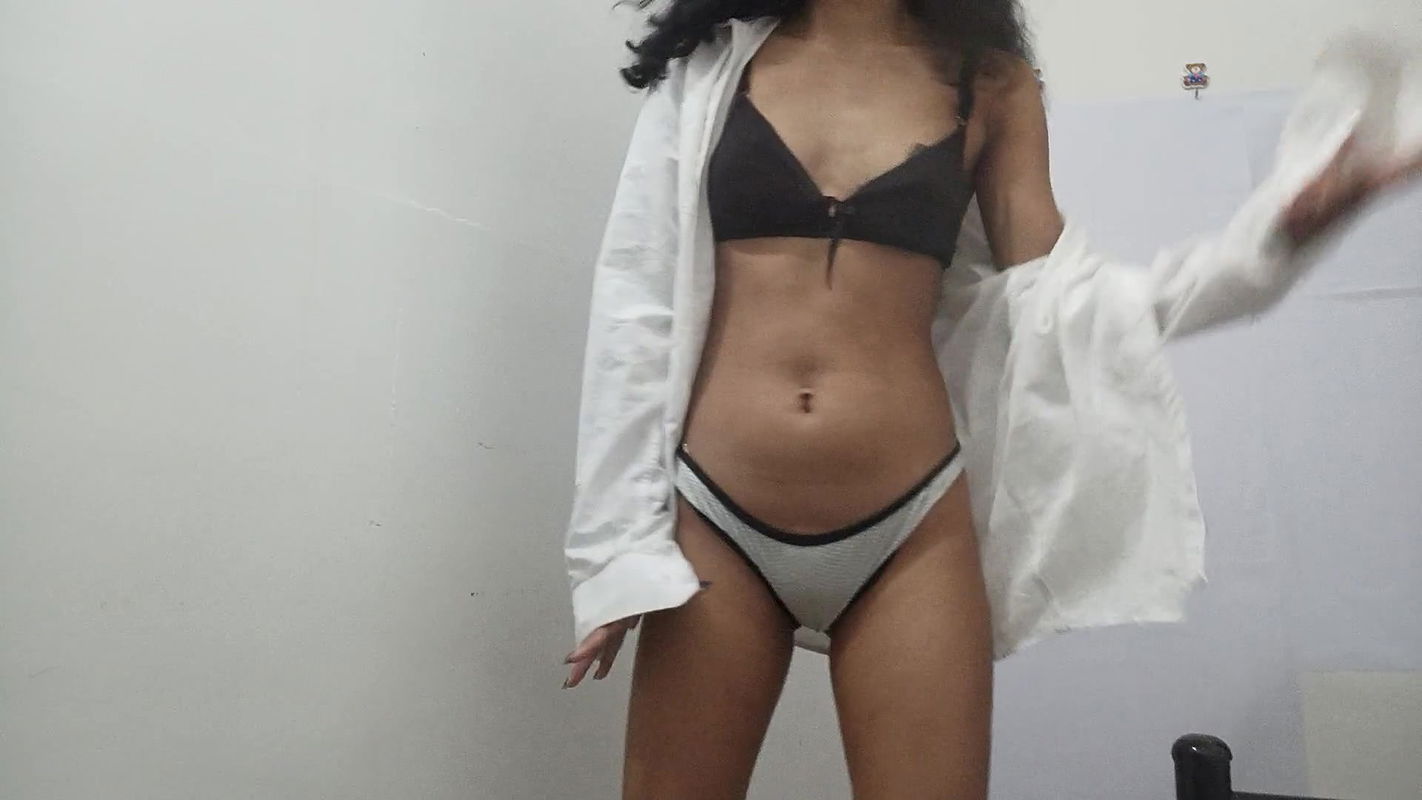 Hot Cute Girl Squinting Fingering and Playing with Her Pussy