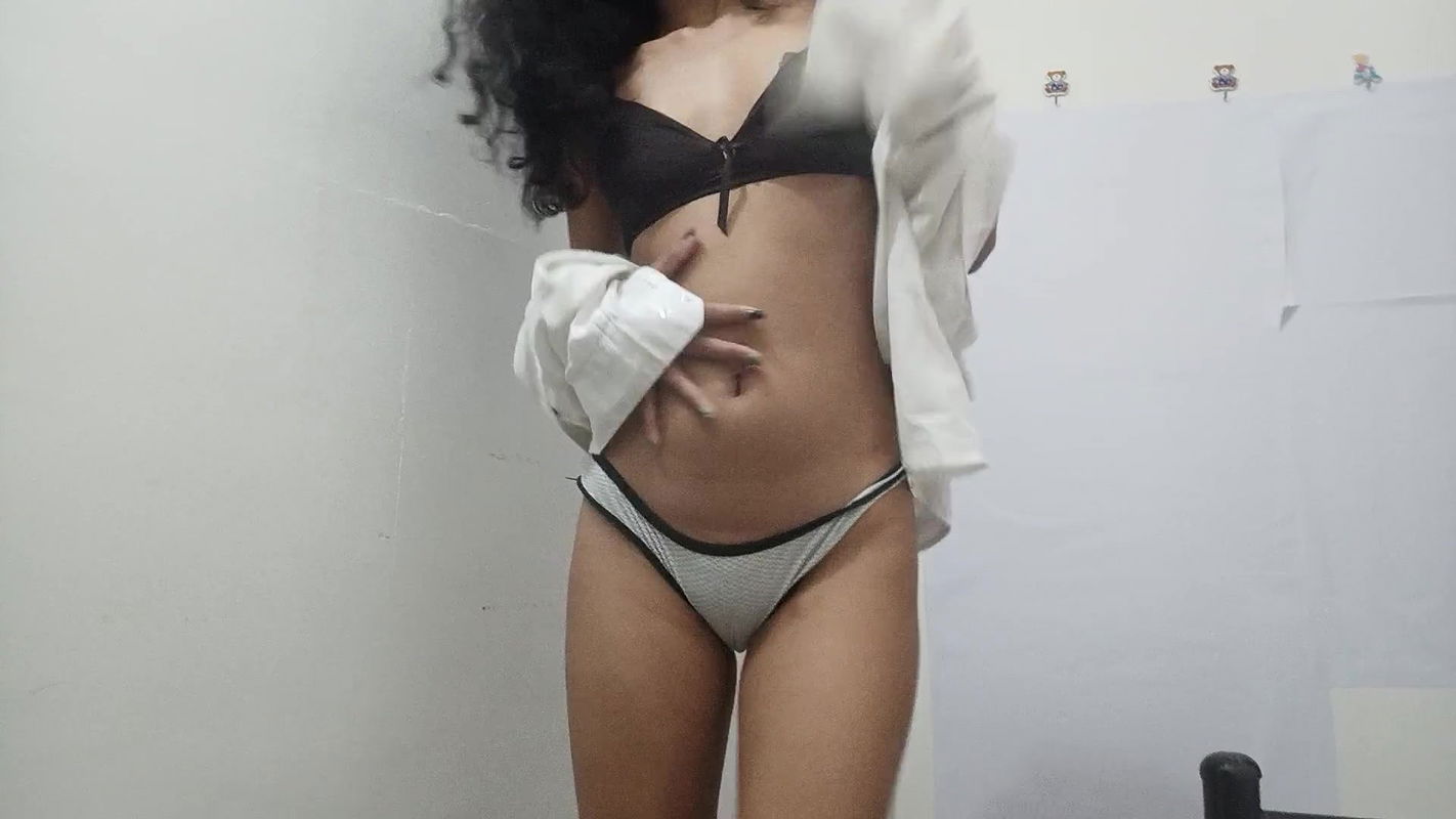 Hot Cute Girl Squinting Fingering and Playing with Her Pussy