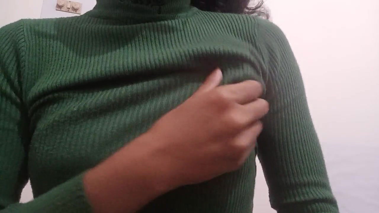 Desi Indian Girl Showing Boobs. Desi Girl Fun