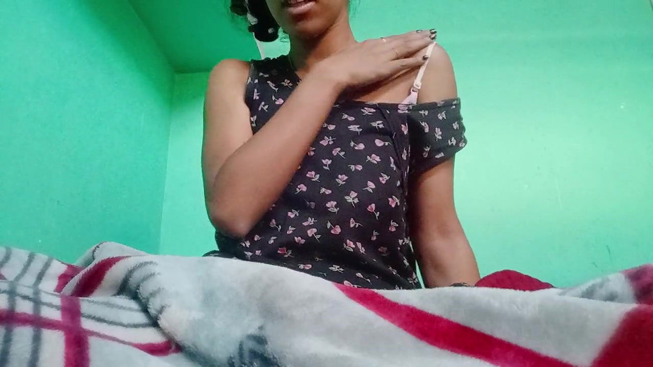 Desi girl showing horny boobs