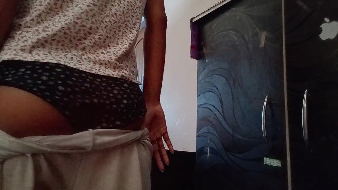 Desi girl showing ass and pussy