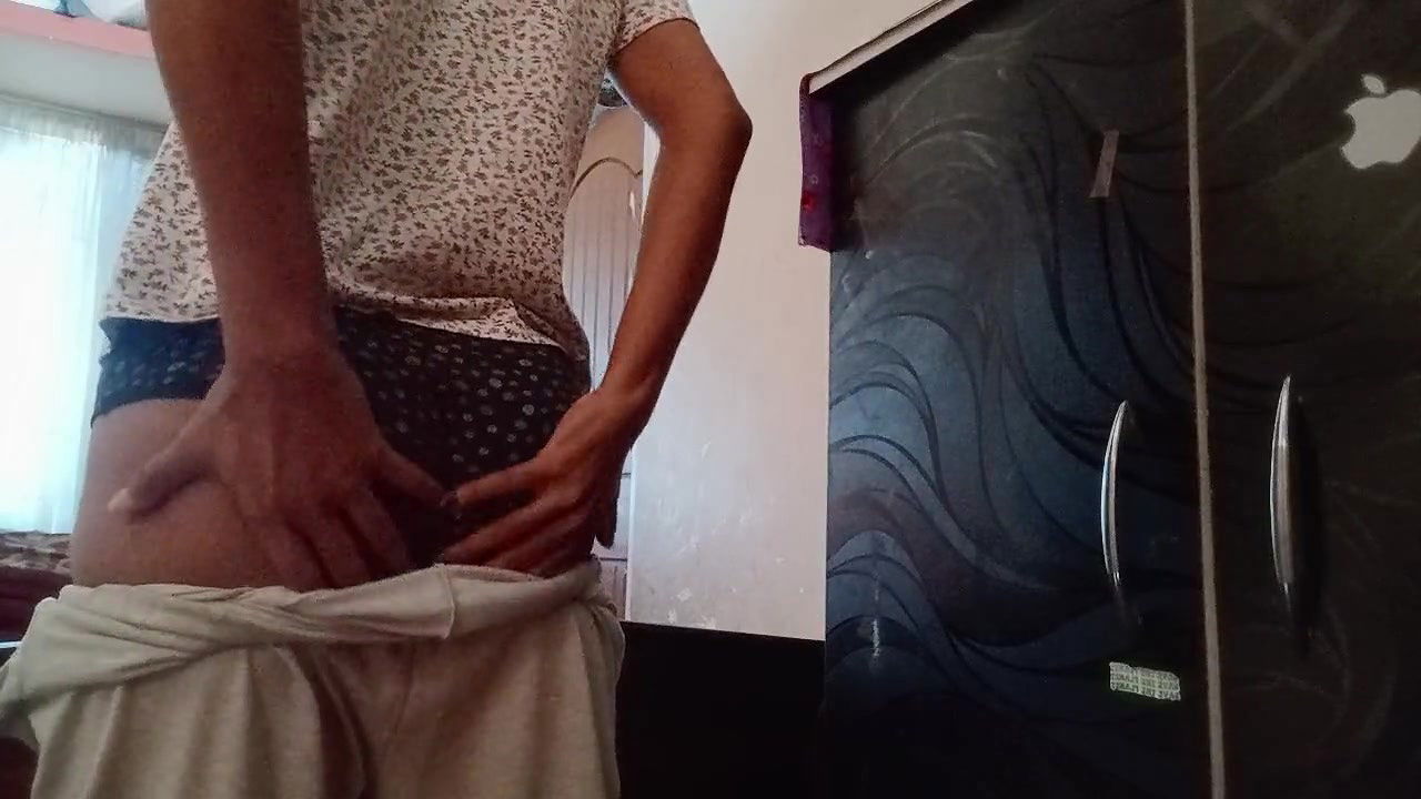 Desi girl showing ass and pussy